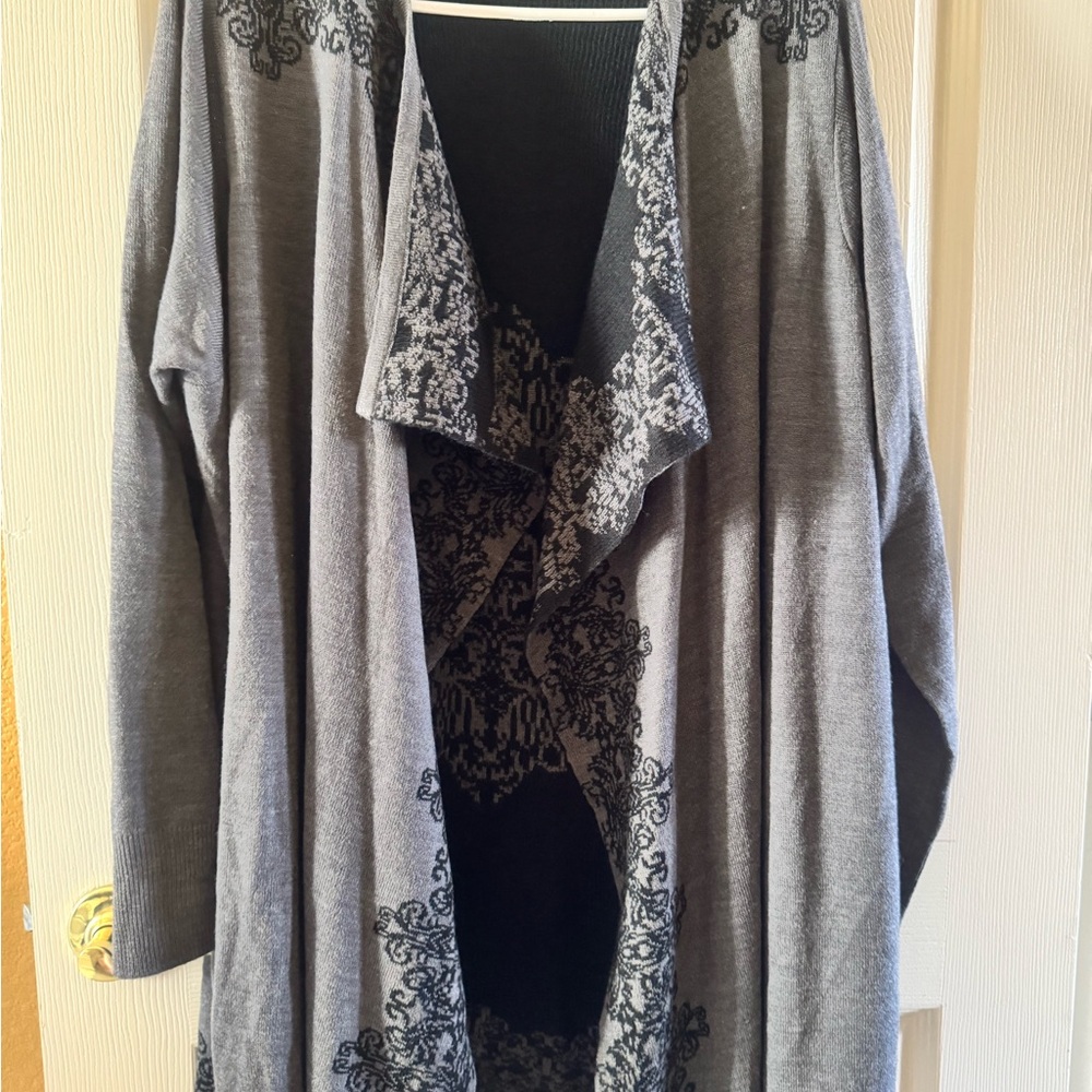 Gray Patterned Women's Cardigan((NEVER WORN))